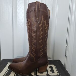 Dingo Size 8.5 Brown Tall Western Boots